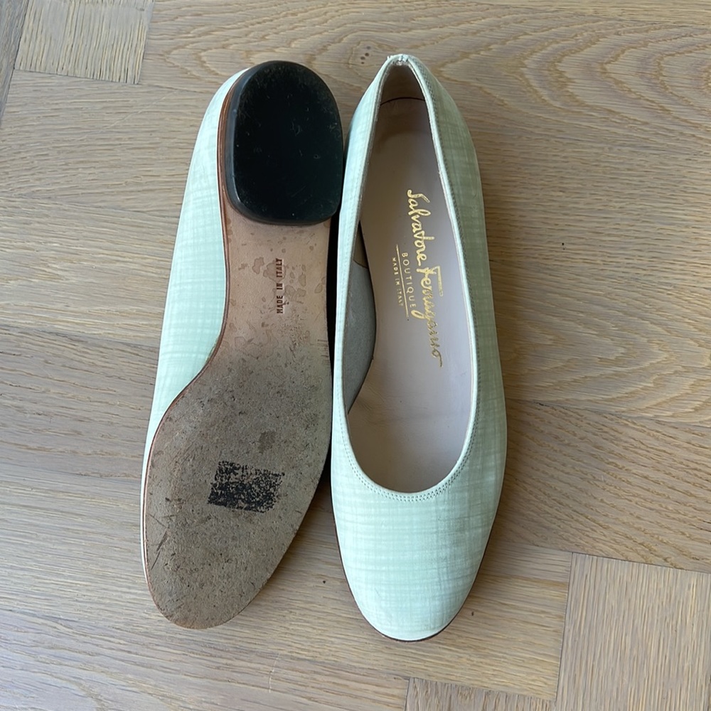 Ferragamo Boutique Mint Green Flats - Picture 2 of 4